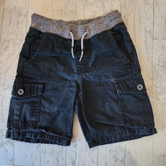 Cat & Jack Other - Cat & Jack Black pull on cargo shorts Size S (6/7)
